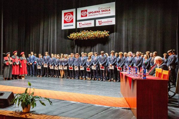 Rodina železiarov opäť silnejšia: Maturanti ŽP oslavovali úspech